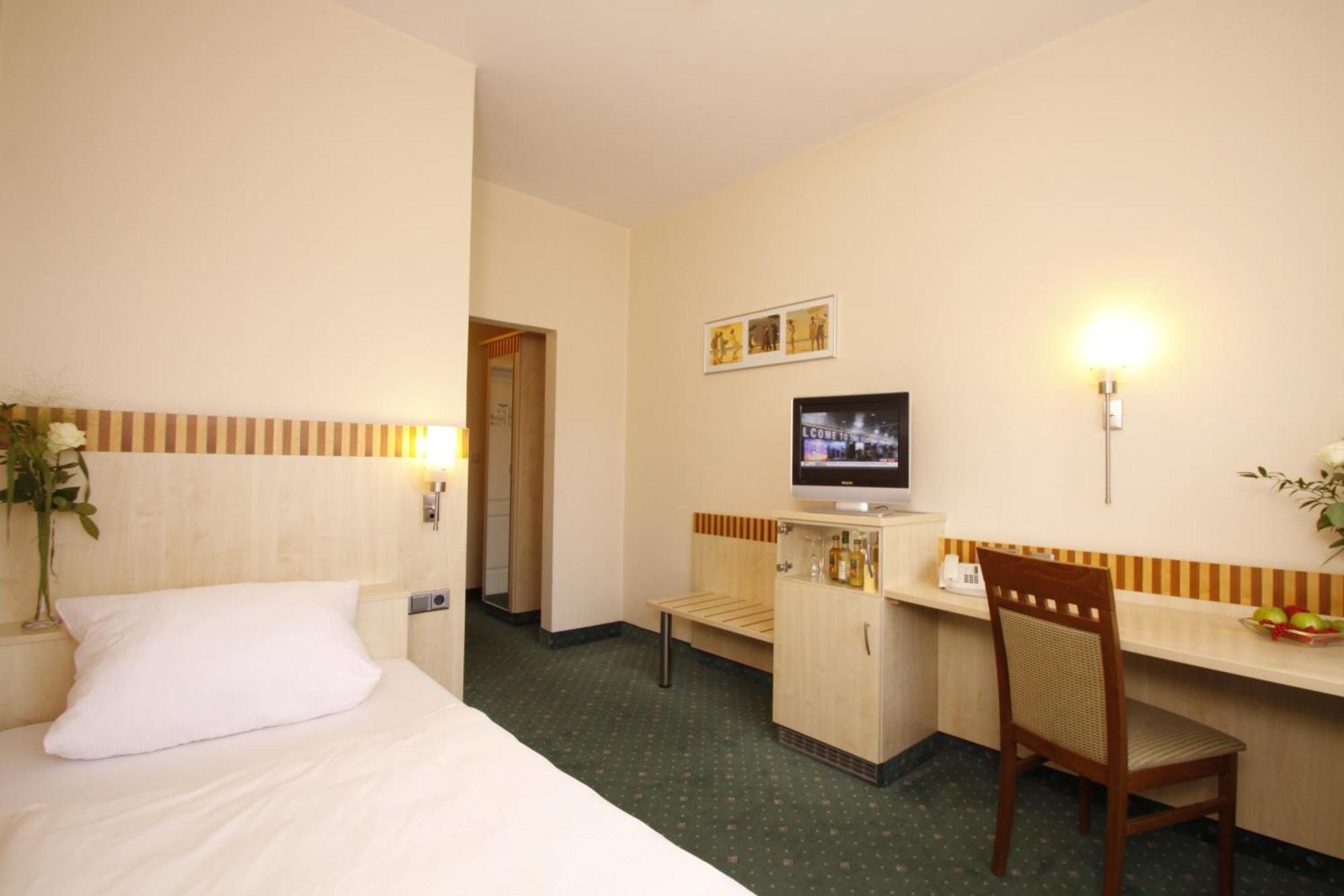 וזל Hotel Kaiserhof Wesel מראה חיצוני תמונה