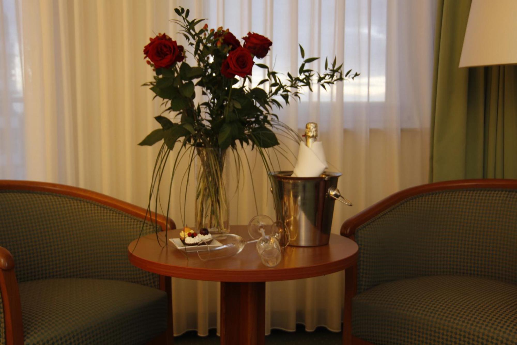 וזל Hotel Kaiserhof Wesel מסעדה תמונה