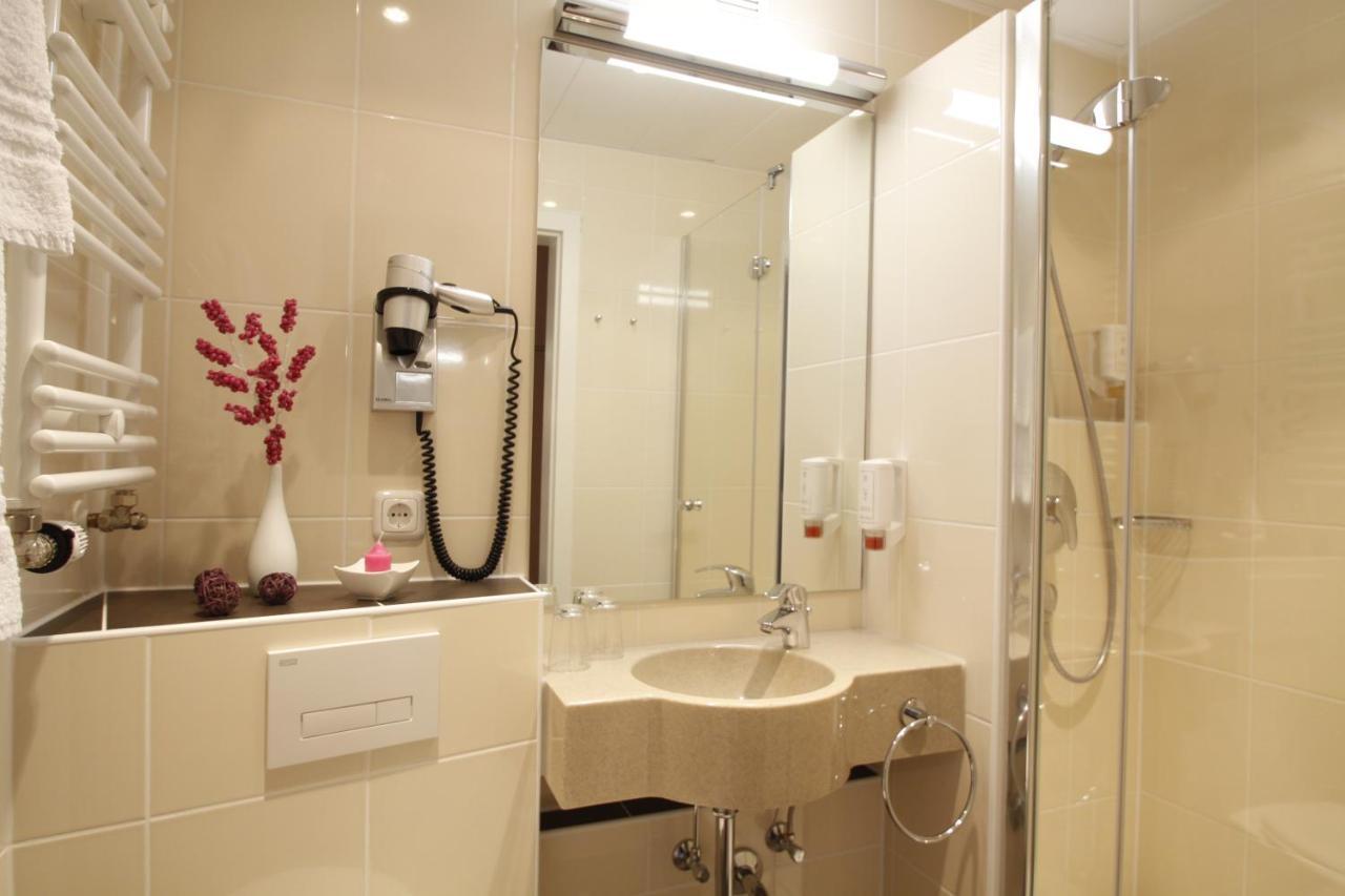 וזל Hotel Kaiserhof Wesel מראה חיצוני תמונה